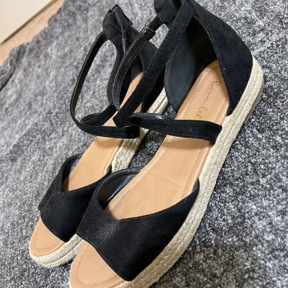 Black espadrille sandals low platform